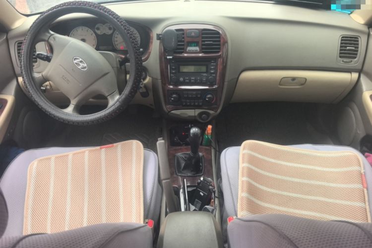 Used Hyundai MoInca 2009 1.8L Manual Comfort Edition GL Center Console