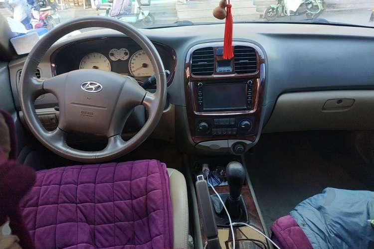 Used Hyundai MoInca 2009 2.0L Manual Luxury Edition GL Center Console