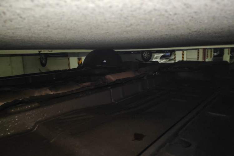 Used Hyundai MoInca 2009 2.0L Automatic Comfort Edition GL Chassis Front Left