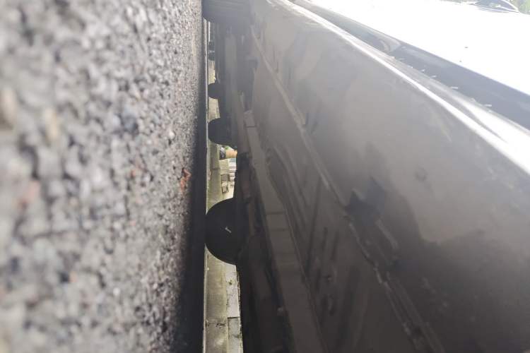 Used Hyundai MoInca 2009 1.8L Automatic Prestige GL Model Chassis Front Right