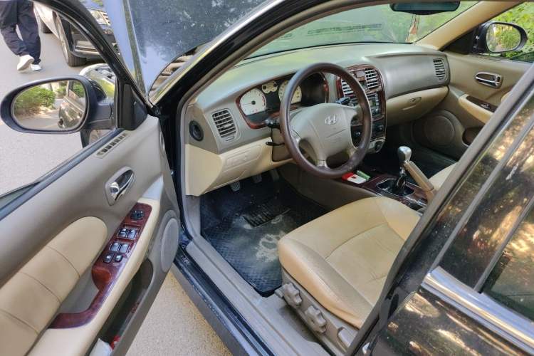 Used Hyundai MoInca 2009 1.8L Manual Luxury Edition GL Driver Seat