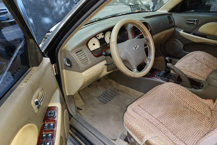 Used Hyundai MoInca 2009 2.0L Manual Luxury Edition GL Driver Seat