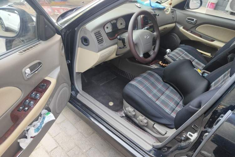 Used Hyundai MoInca 2009 2.0L Manual Comfort Edition GL Driver Seat