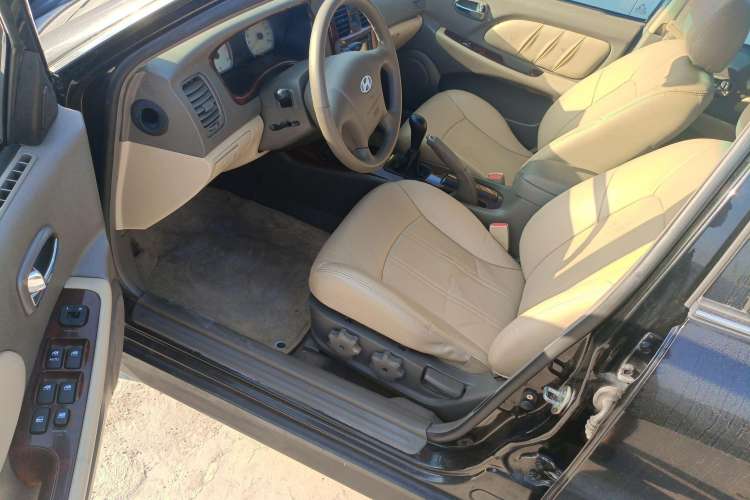 Used Hyundai MoInca 2009 1.8L Manual Luxury Edition GL Driver Seat