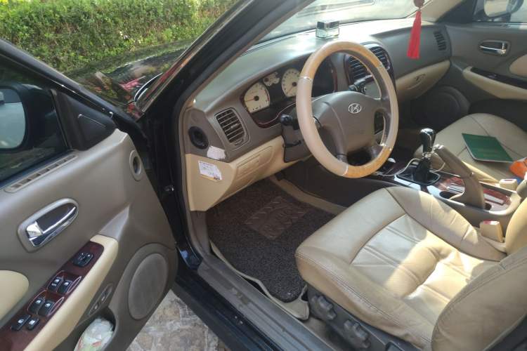 Used Hyundai MoInca 2009 2.0L Manual Luxury Edition GL Driver Seat