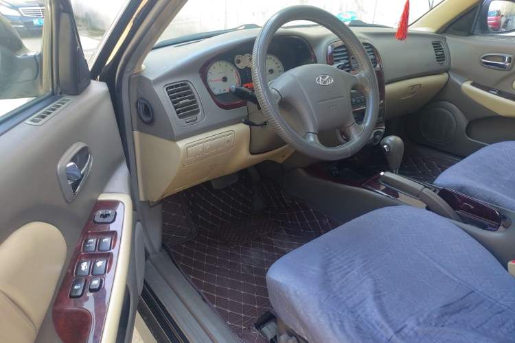 Used Hyundai MoInca 2009 2.0L Automatic Prestige GL Trim Driver Seat