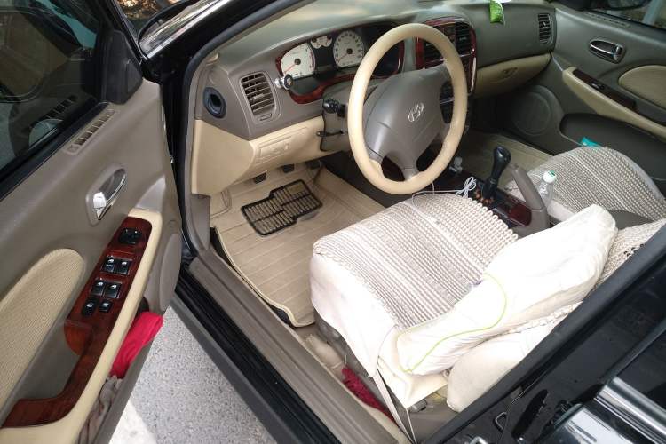 Used Hyundai MoInca 2009 1.8L Manual Comfort Edition GL Driver Seat