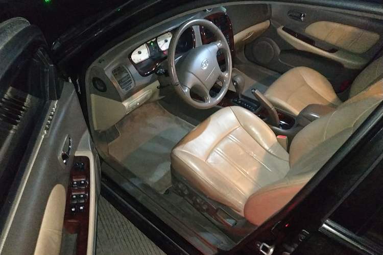Used Hyundai MoInca 2009 2.0L Automatic Prestige GL Trim Driver Seat