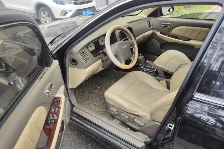 Used Hyundai MoInca 2009 2.0L Automatic Prestige GL Trim Driver Seat