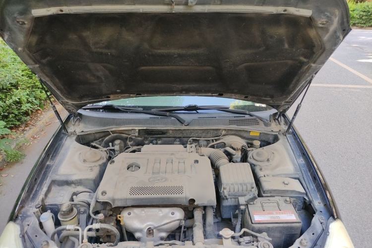 Used Hyundai MoInca 2009 1.8L Manual Luxury Edition GL Engine Bay
