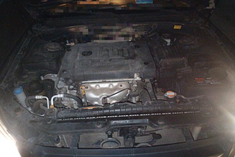 Used Hyundai MoInca 2009 1.8L Manual Luxury Edition GL Engine Bay