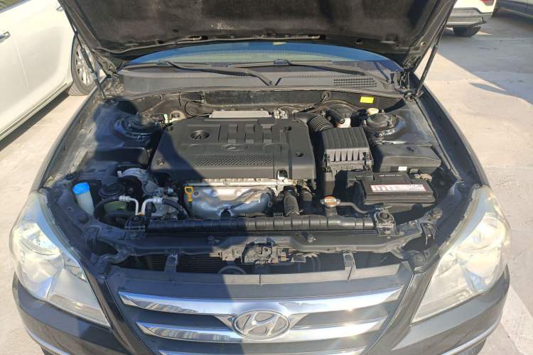 Used Hyundai MoInca 2009 1.8L Manual Luxury Edition GL Engine Bay