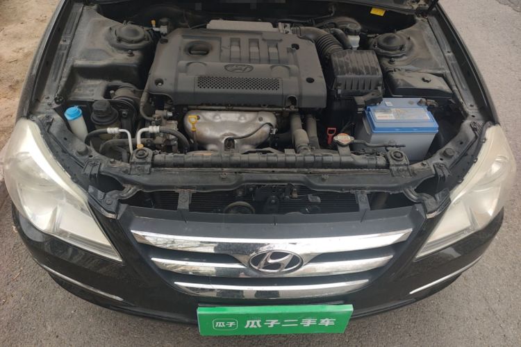 Used Hyundai MoInca 2009 2.0L Automatic Prestige GL Trim Engine Bay
