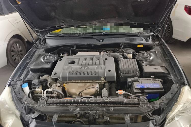 Used Hyundai MoInca 2009 1.8L Manual Luxury Edition GL Engine Bay