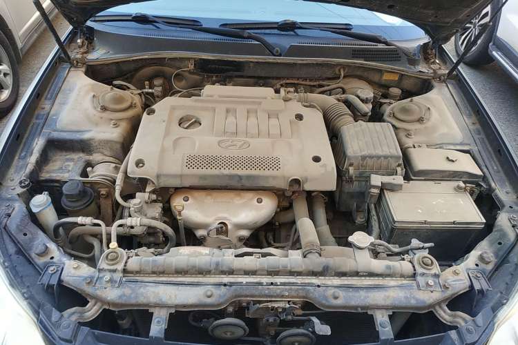 Used Hyundai MoInca 2009 2.0L Manual Luxury Edition GL Engine Bay