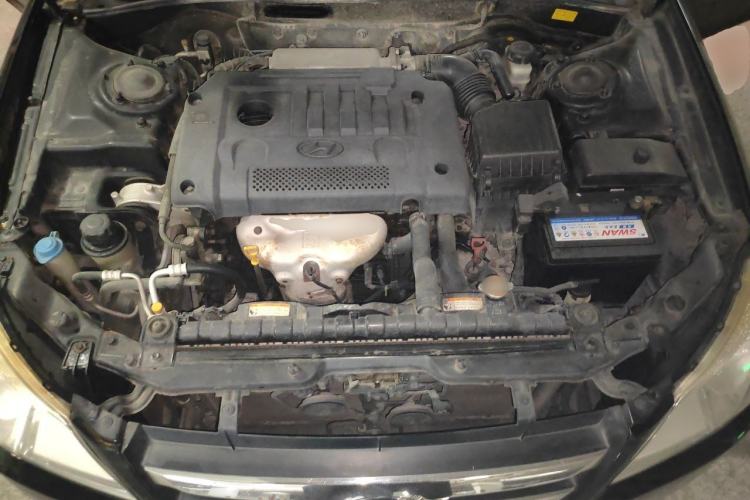Used Hyundai MoInca 2009 2.0L Automatic Comfort Edition GL Engine Bay