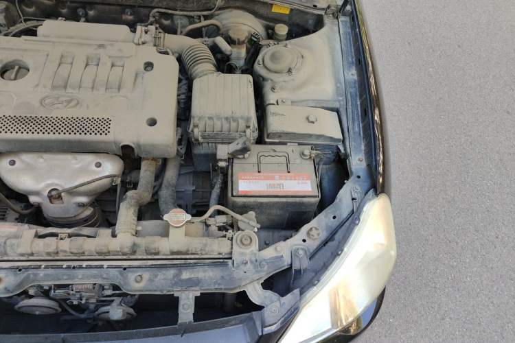 Used Hyundai MoInca 2009 1.8L Manual Luxury Edition GL Engine Bay Left