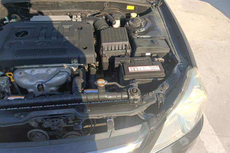 Used Hyundai MoInca 2009 1.8L Manual Luxury Edition GL Engine Bay Left