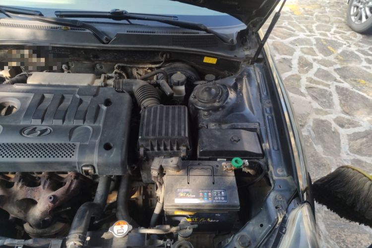 Used Hyundai MoInca 2009 2.0L Manual Luxury Edition GL Engine Bay Left