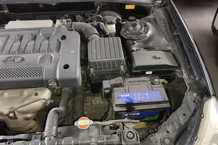 Used Hyundai MoInca 2009 1.8L Manual Luxury Edition GL Engine Bay Left