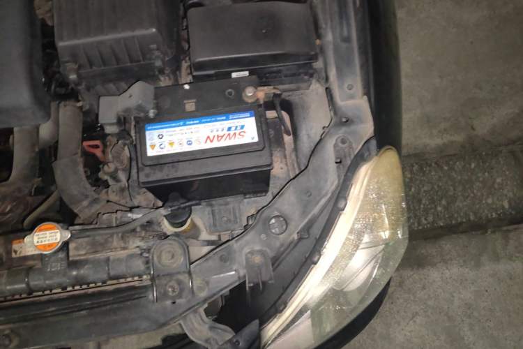 Used Hyundai MoInca 2009 2.0L Automatic Comfort Edition GL Engine Bay Left