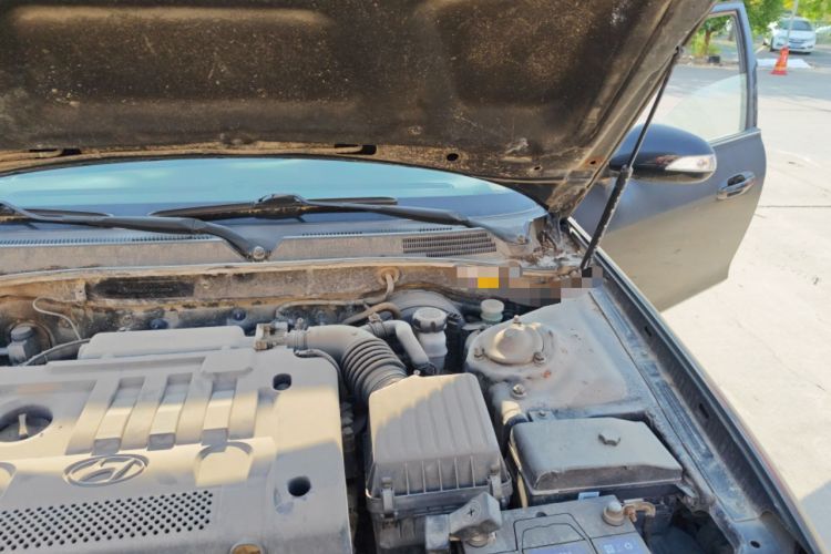 Used Hyundai MoInca 2009 1.8L Manual Luxury Edition GL Engine Bay Left