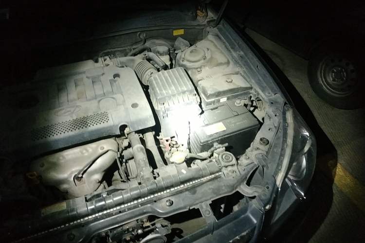 Used Hyundai MoInca 2009 2.0L Automatic Prestige GL Trim Engine Bay Left