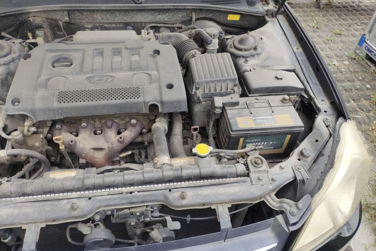 Used Hyundai MoInca 2009 2.0L Automatic Prestige GL Trim Engine Bay Left