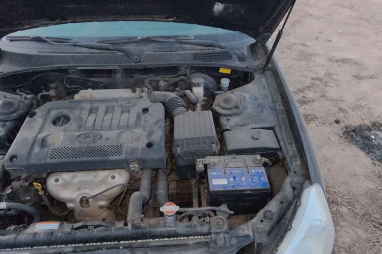 Used Hyundai MoInca 2009 1.8L Manual Luxury Edition GL Engine Bay Left