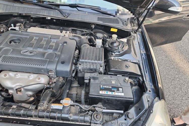 Used Hyundai MoInca 2009 1.8L Manual Luxury Edition GL Engine Bay Left