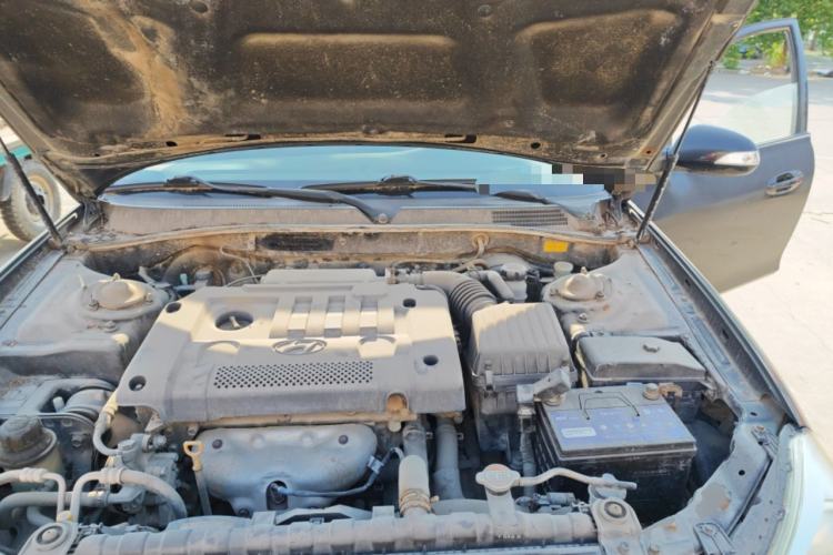 Used Hyundai MoInca 2009 1.8L Manual Luxury Edition GL Engine Bay
