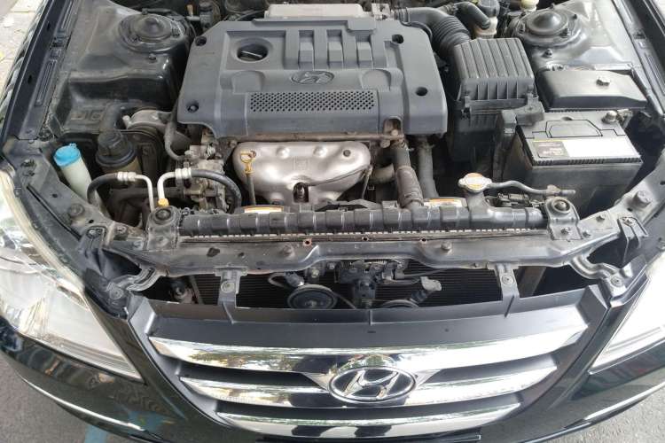 Used Hyundai MoInca 2009 1.8L Manual Comfort Edition GL Engine Bay