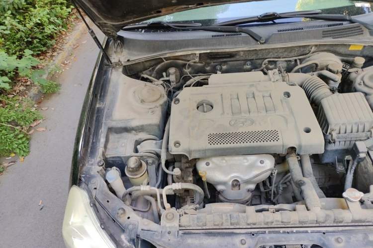Used Hyundai MoInca 2009 1.8L Manual Luxury Edition GL Engine Bay Right