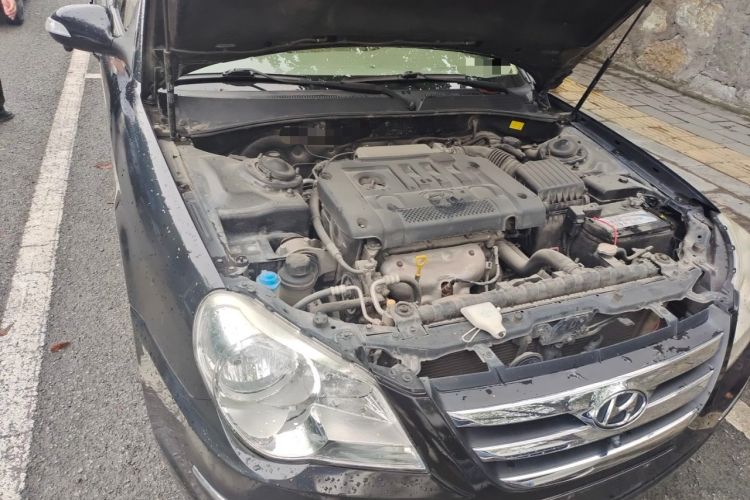Used Hyundai MoInca 2009 1.8L Automatic Prestige GL Model Engine Bay Right