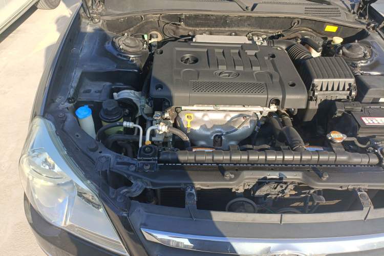 Used Hyundai MoInca 2009 1.8L Manual Luxury Edition GL Engine Bay Right