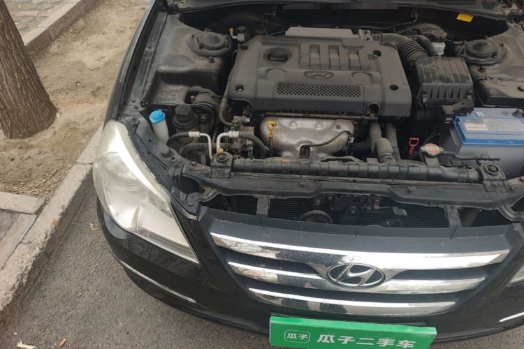 Used Hyundai MoInca 2009 2.0L Automatic Prestige GL Trim Engine Bay Right