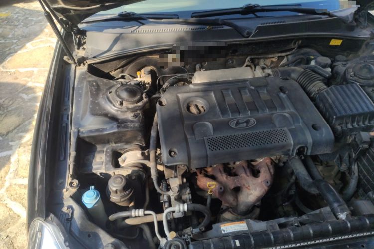 Used Hyundai MoInca 2009 2.0L Manual Luxury Edition GL Engine Bay Right