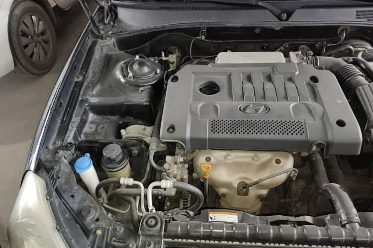 Used Hyundai MoInca 2009 1.8L Manual Luxury Edition GL Engine Bay Right