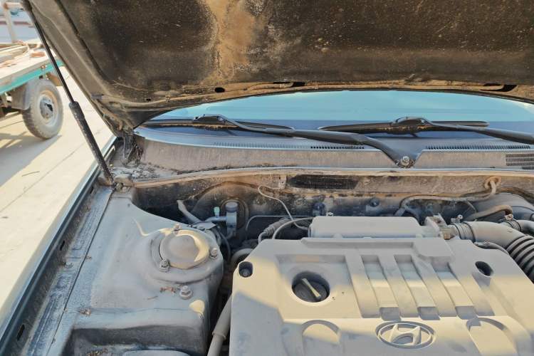 Used Hyundai MoInca 2009 1.8L Manual Luxury Edition GL Engine Bay Right