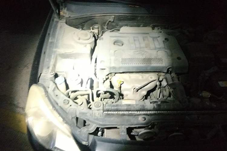 Used Hyundai MoInca 2009 2.0L Automatic Prestige GL Trim Engine Bay Right
