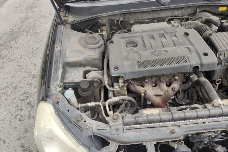 Used Hyundai MoInca 2009 2.0L Automatic Prestige GL Trim Engine Bay Right