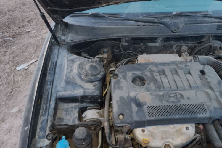 Used Hyundai MoInca 2009 1.8L Manual Luxury Edition GL Engine Bay Right