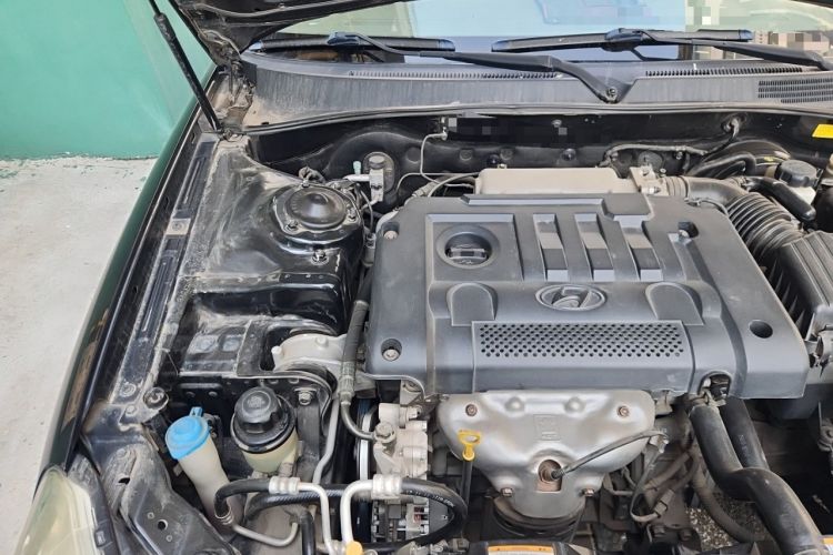 Used Hyundai MoInca 2009 1.8L Manual Luxury Edition GL Engine Bay Right
