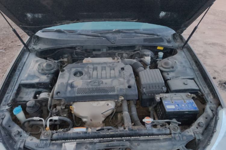 Used Hyundai MoInca 2009 1.8L Manual Luxury Edition GL Engine Bay