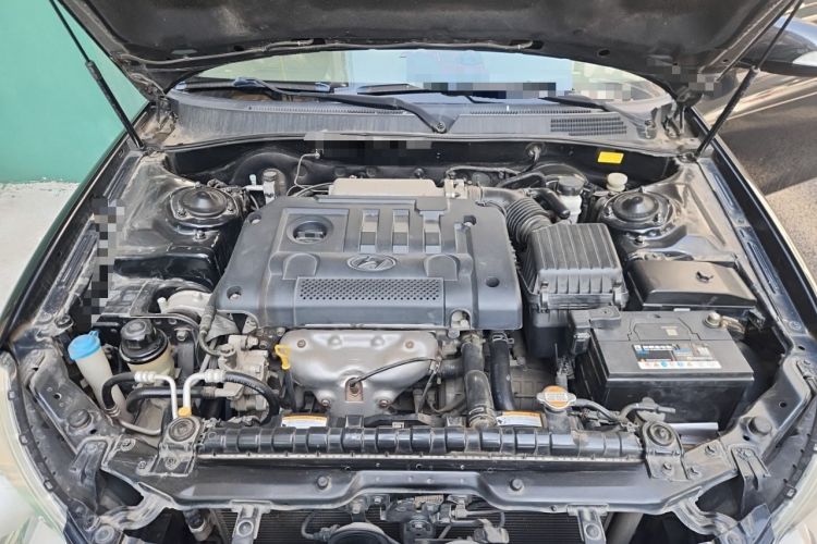 Used Hyundai MoInca 2009 1.8L Manual Luxury Edition GL Engine Bay