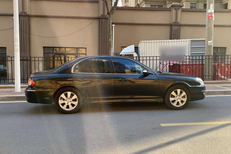Used Hyundai MoInca 2009 1.8L Manual Luxury Edition GL Exterior 2