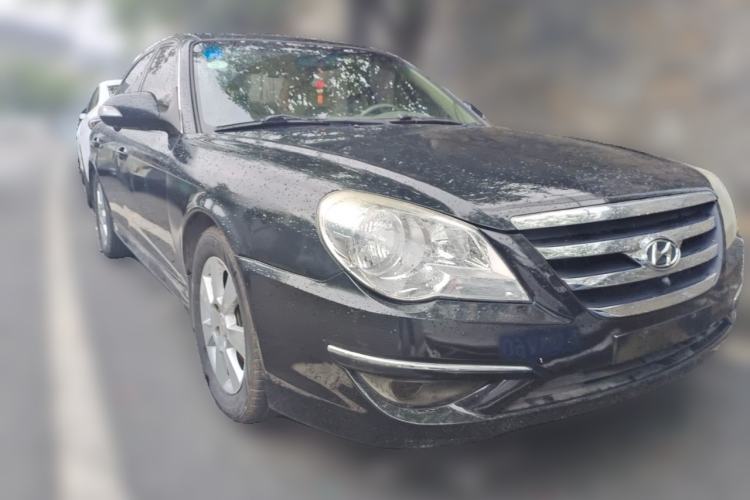 Used Hyundai MoInca 2009 1.8L Automatic Prestige GL Model Front Right 45 Deg