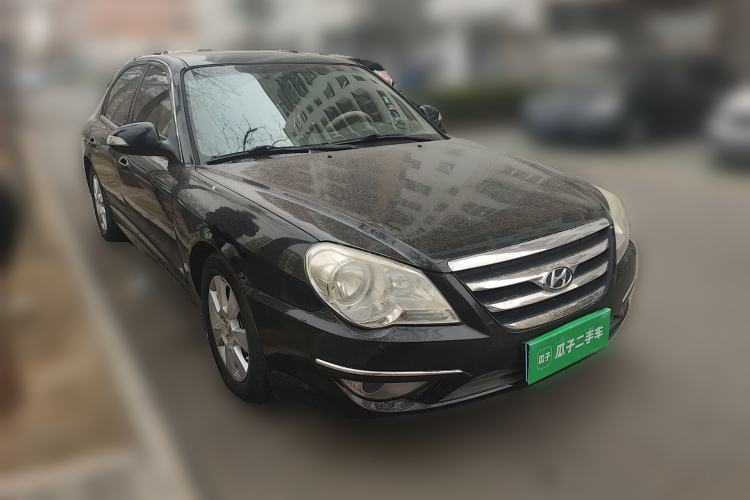 Used Hyundai MoInca 2009 2.0L Automatic Prestige GL Trim Front Right 45 Deg