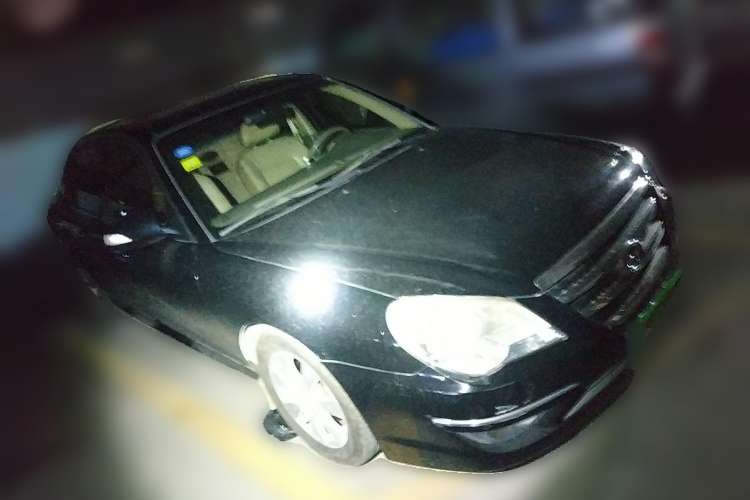 Used Hyundai MoInca 2009 2.0L Automatic Prestige GL Trim Front Right 45 Deg