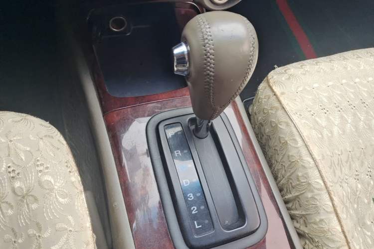 Used Hyundai MoInca 2009 1.8L Automatic Prestige GL Model Gear Lever